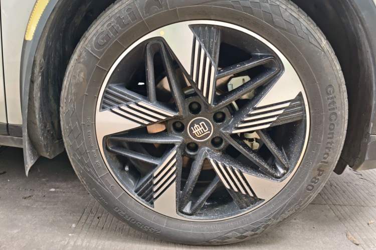 Used BYD Tang New Energy 2024 DM-i Glory Edition 112KM Prestige Model Right Front Wheel Hub