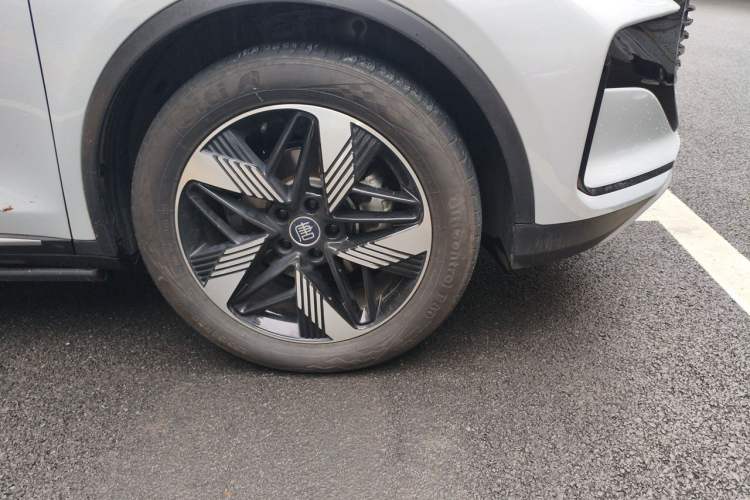 Used BYD Tang New Energy 2024 DM-i Glory Edition 112KM Prestige Model Right Front Wheel Hub