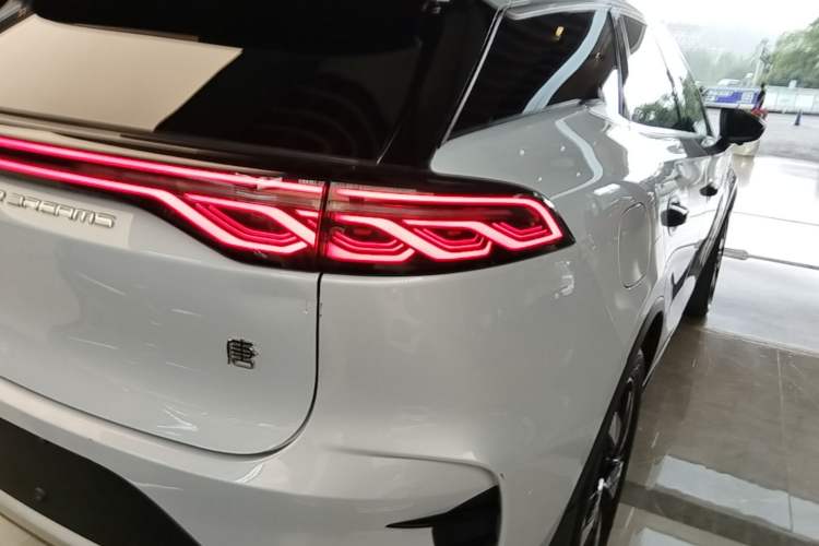 Used BYD Tang New Energy 2024 DM-i Glory Edition 112KM Prestige Model Right Rear Taillight