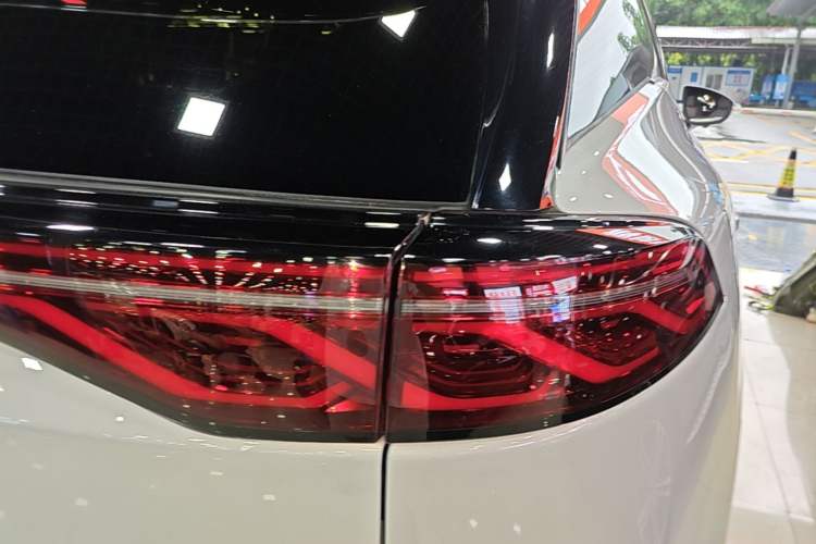 Used BYD Tang New Energy 2024 DM-i Glory Edition 112KM Prestige Model Right Rear Taillight