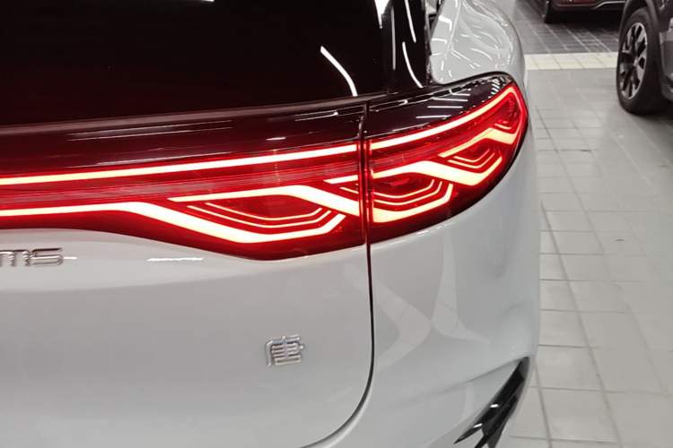 Used BYD Tang New Energy 2024 DM-i Glory Edition 112KM Prestige Model Right Rear Taillight