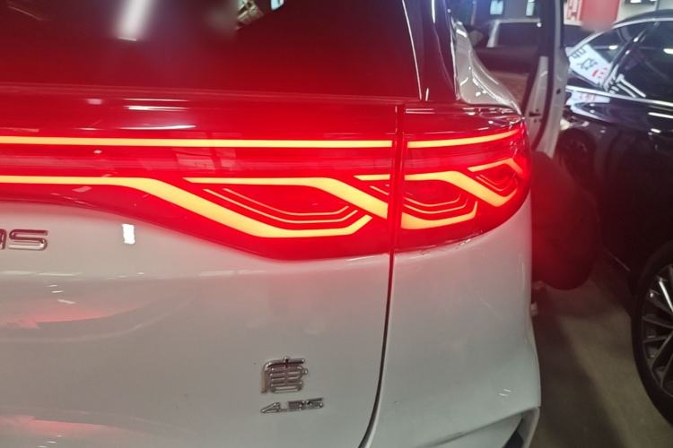 Used BYD Tang New Energy 2024 DM-p Champion Edition 215 km All-Wheel-Drive Flagship Model Right Rear Taillight