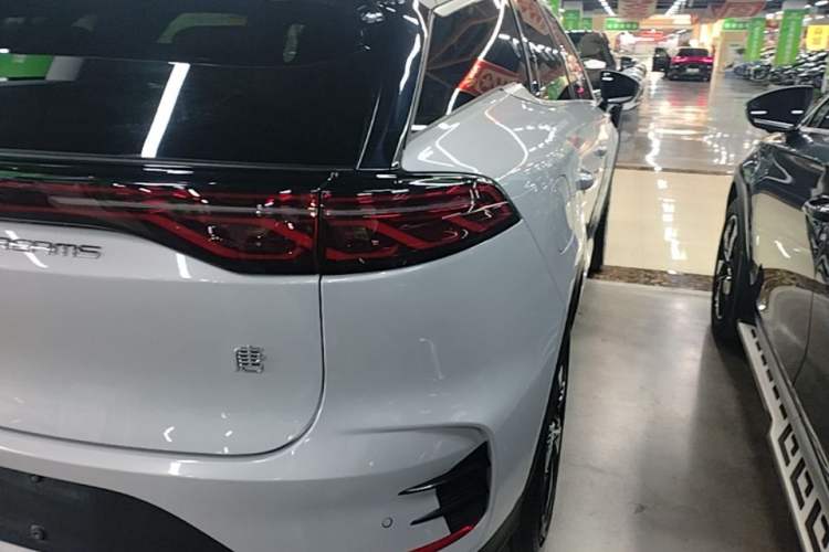 Used BYD Tang New Energy 2024 DM-i Glory Edition 112KM Prestige Model Right Rear Taillight
