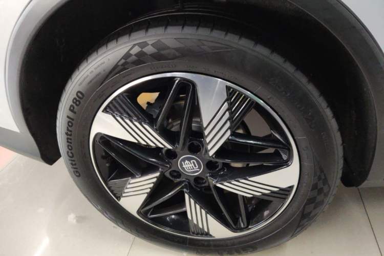 Used BYD Tang New Energy 2024 DM-i Glory Edition 112KM Prestige Model Right Rear Wheel Hub