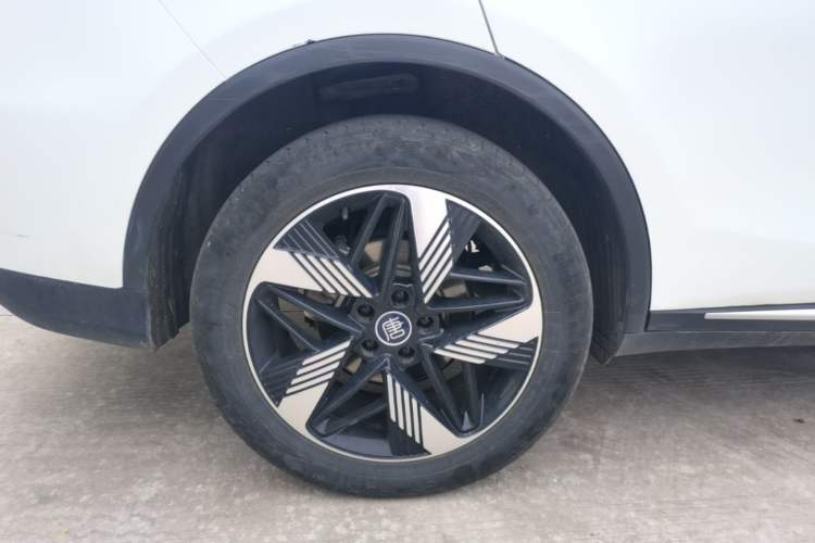 Used BYD Tang New Energy 2024 DM-i Glory Edition 112KM Prestige Model Right Rear Wheel Hub