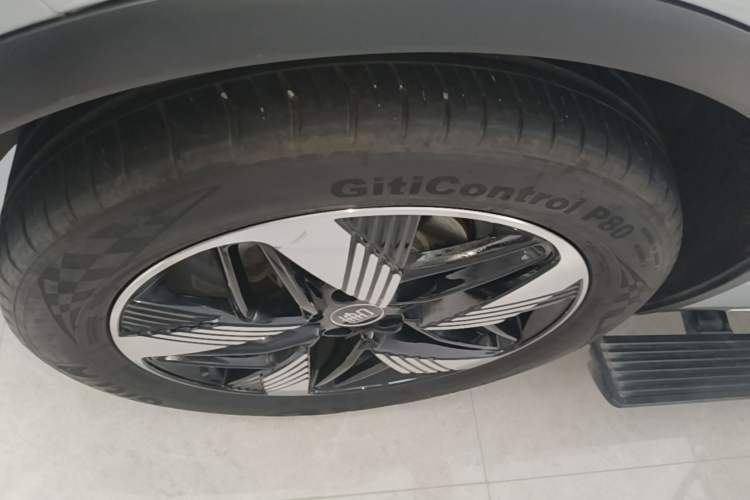 Used BYD Tang New Energy 2024 DM-i Glory Edition 112KM Prestige Model Right Rear Wheel Hub