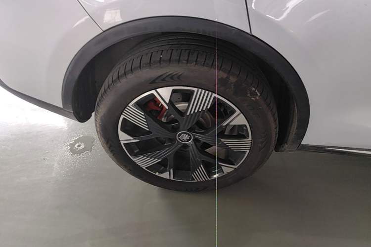 Used BYD Tang New Energy 2024 EV Champion Edition 730KM Deluxe Model Right Rear Wheel Hub