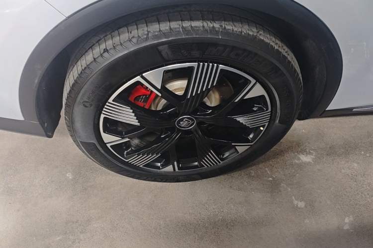 Used BYD Tang New Energy 2024 DM-p Champion Edition 215 km All-Wheel-Drive Flagship Model Right Rear Wheel Hub