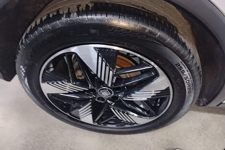 Used BYD Tang New Energy 2024 DM-i Glory Edition 112KM Prestige Model Right Rear Wheel Hub
