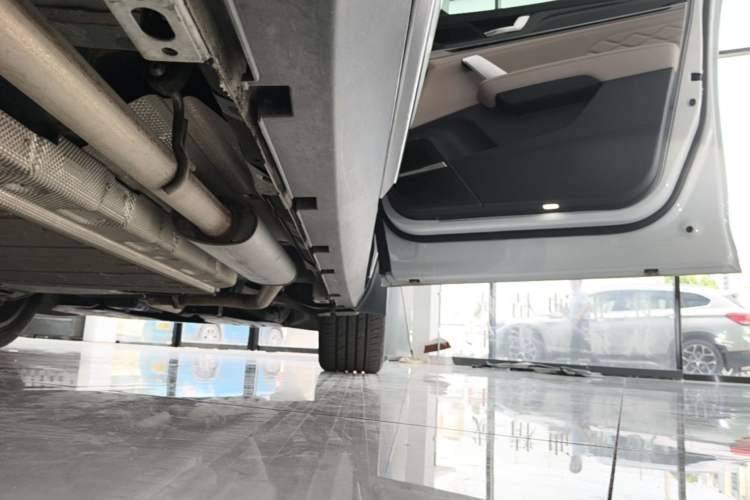 Used BYD Tang New Energy 2024 DM-i Glory Edition 112KM Prestige Model Right Side Sill