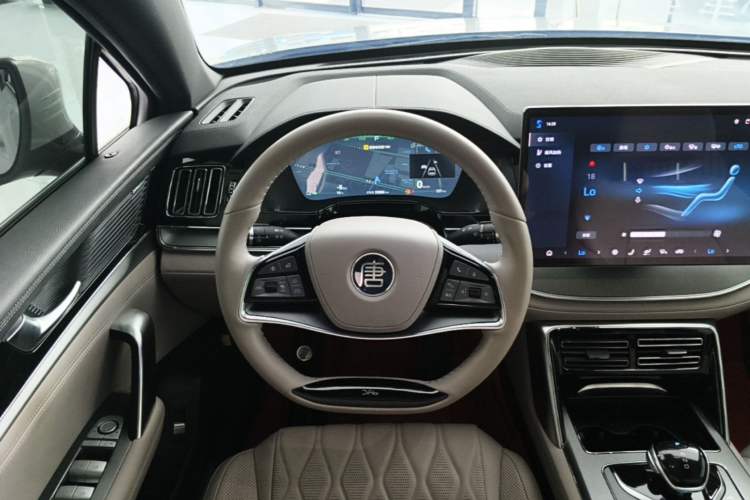 Used BYD Tang New Energy 2024 DM-i Glory Edition 112KM Prestige Model Steering Wheel