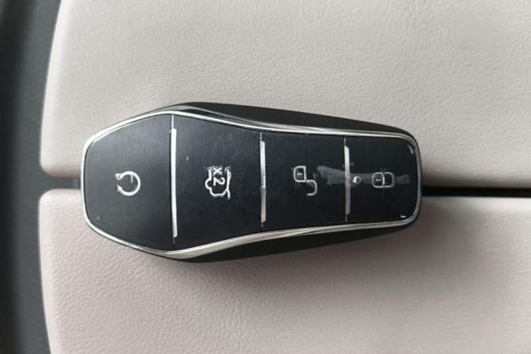 Used BYD Tang New Energy 2024 DM-i Glory Edition 112KM Prestige Model Vehicle Key