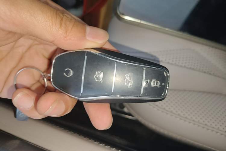 Used BYD Tang New Energy 2024 DM-i Glory Edition 112KM Prestige Model Vehicle Key