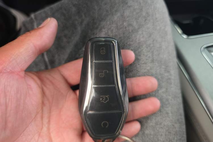 Used BYD Tang New Energy 2024 DM-i Glory Edition 112KM Prestige Model Vehicle Key