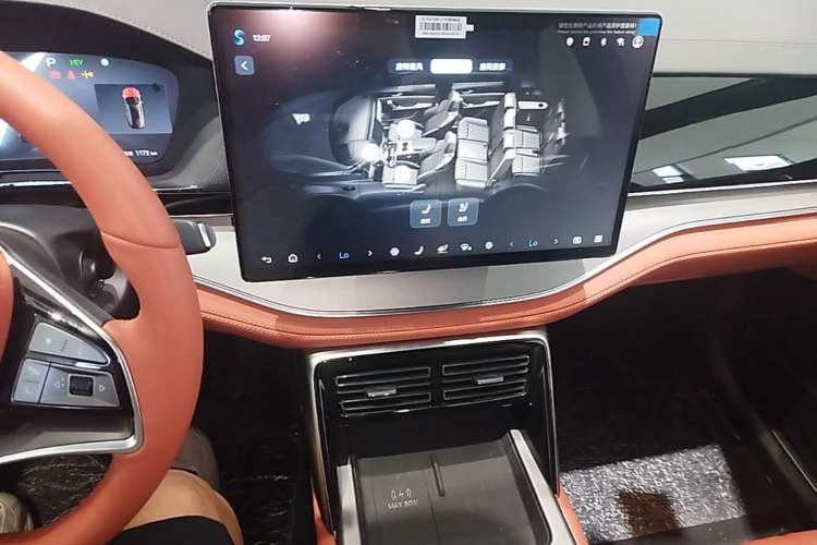 Used BYD Tang New Energy 2025 Model Smart Drive Version DM-i 175KM Prestige Version Audio And AC Panel
