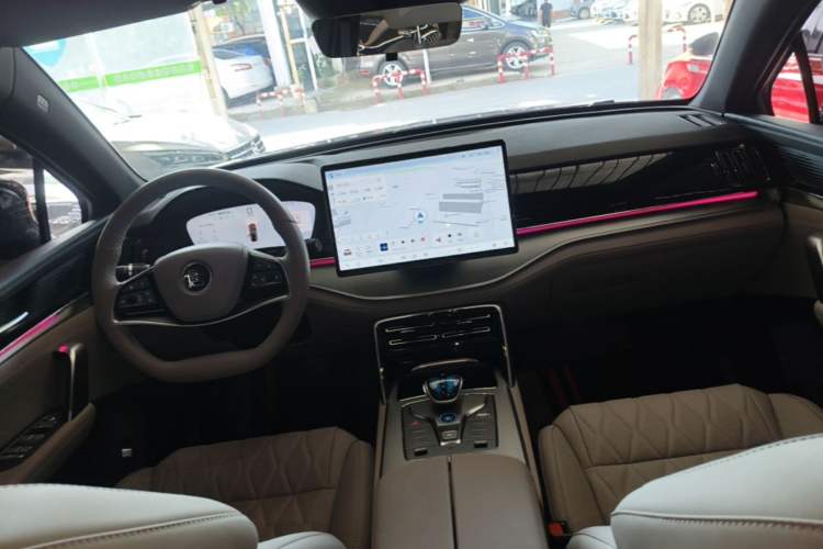 Used BYD Tang New Energy 2025 Intelligent Driving Version DM-i 115KM Prestige Edition Center Console