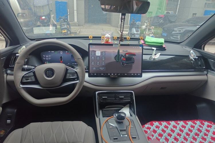 Used BYD Tang New Energy 2025 Intelligent Driving Version DM-i 115KM Prestige Edition Center Console