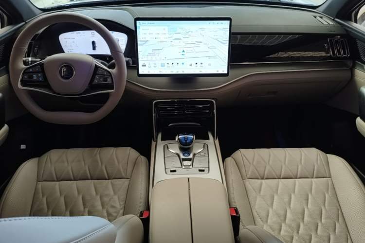 Used BYD Tang New Energy 2025 Intelligent Driving Version DM-i 115KM Prestige Edition Center Console