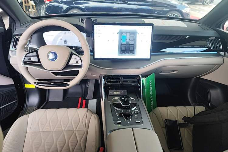 Used BYD Tang New Energy 2025 DM-i 115KM Prestige Model Center Console