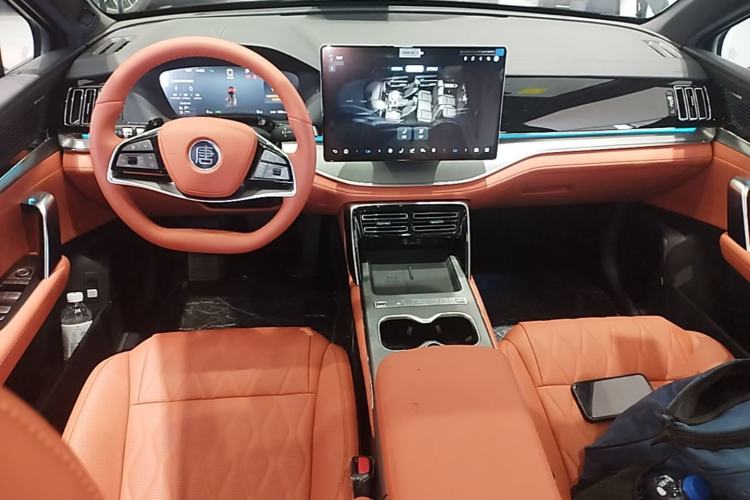 Used BYD Tang New Energy 2025 Model Smart Drive Version DM-i 175KM Prestige Version Center Console