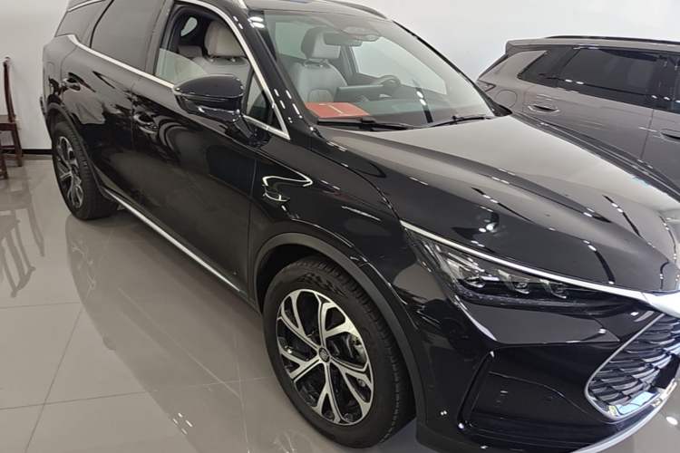 Used BYD Tang New Energy 2025 Intelligent Driving Version DM-i 115KM Flagship Edition Front Right 45 Deg