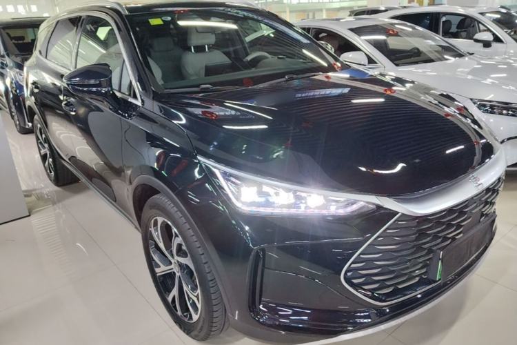 Used BYD Tang New Energy 2025 DM-i 115KM Prestige Model Front Right 45 Deg