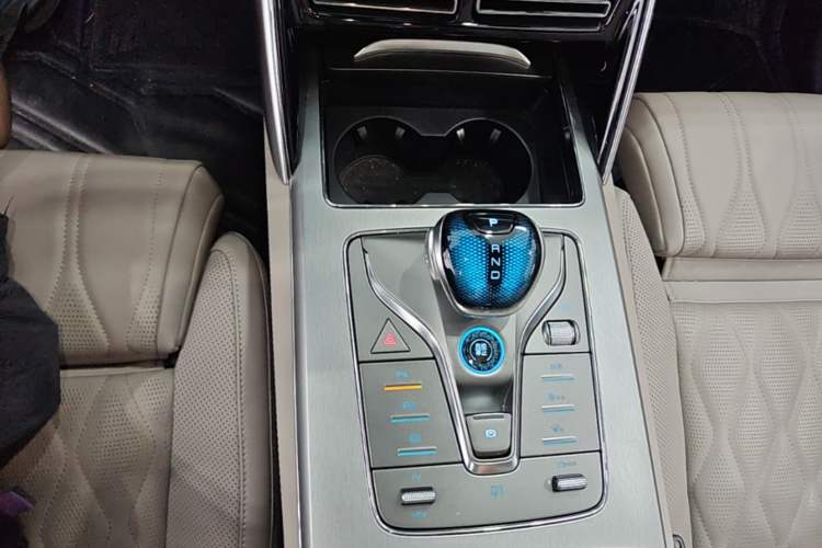 Used BYD Tang New Energy 2025 Intelligent Driving Version DM-i 115KM Flagship Edition Gear Lever