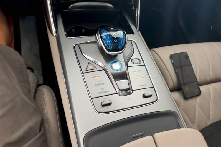 Used BYD Tang New Energy 2025 Intelligent Driving Version DM-i 115KM Flagship Edition Gear Lever