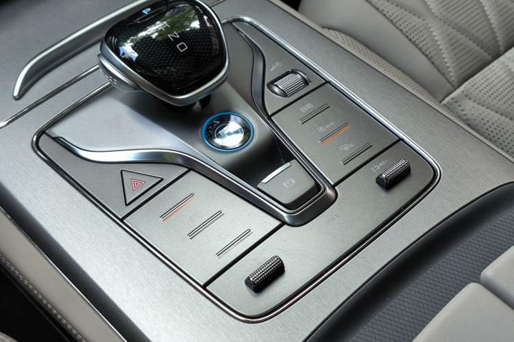 Used BYD Tang New Energy 2025 Intelligent Driving Version DM-i 115KM Prestige Edition Gear Lever