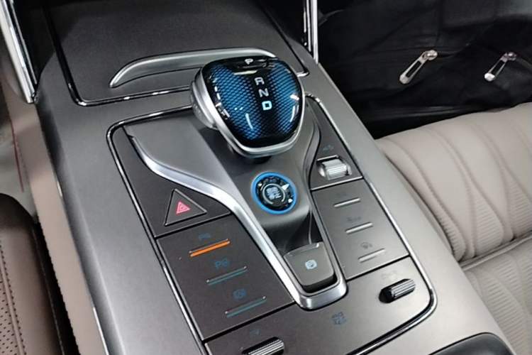 Used BYD Tang New Energy 2025 Intelligent Driving Version DM-i 115KM Flagship Edition Gear Lever