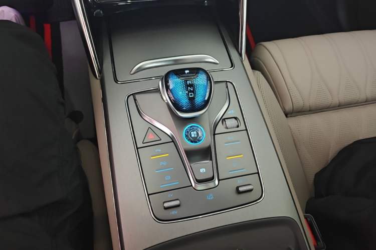 Used BYD Tang New Energy 2025 Intelligent Driving Version DM-i 115KM Prestige Edition Gear Lever