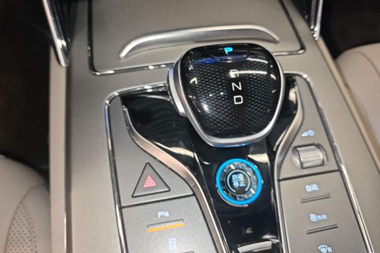 Used BYD Tang New Energy 2025 DM-i 115KM Prestige Model Gear Lever