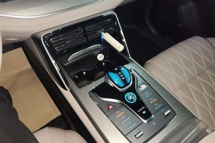 Used BYD Tang New Energy 2025 DM-i 115KM Prestige Model Gear Lever