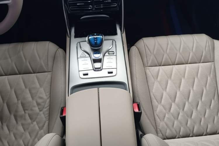 Used BYD Tang New Energy 2025 Intelligent Driving Version DM-i 115KM Prestige Edition Gear Lever
