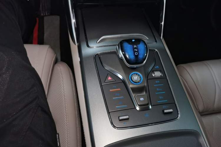 Used BYD Tang New Energy 2025 Intelligent Driving Version DM-i 115KM Flagship Edition Gear Lever