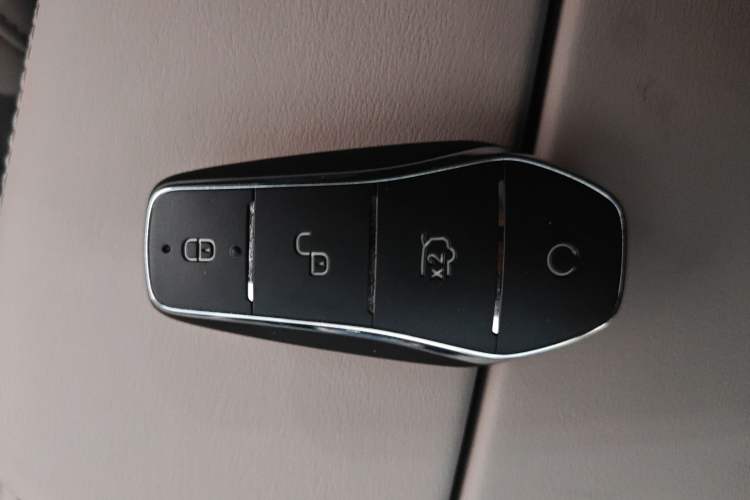 Used BYD Tang New Energy 2025 Intelligent Driving Version DM-i 115KM Flagship Edition Interior 1