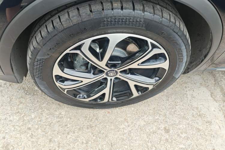 Used BYD Tang New Energy 2025 DM-i 115KM Prestige Model Left Front Wheel Hub