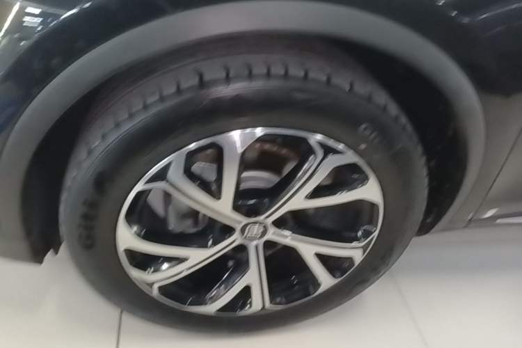 Used BYD Tang New Energy 2025 DM-i 115KM Prestige Model Left Front Wheel Hub