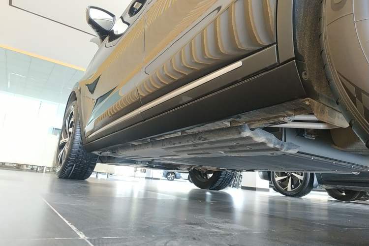 Used BYD Tang New Energy 2025 DM-i 115KM Prestige Model Left Side Sill