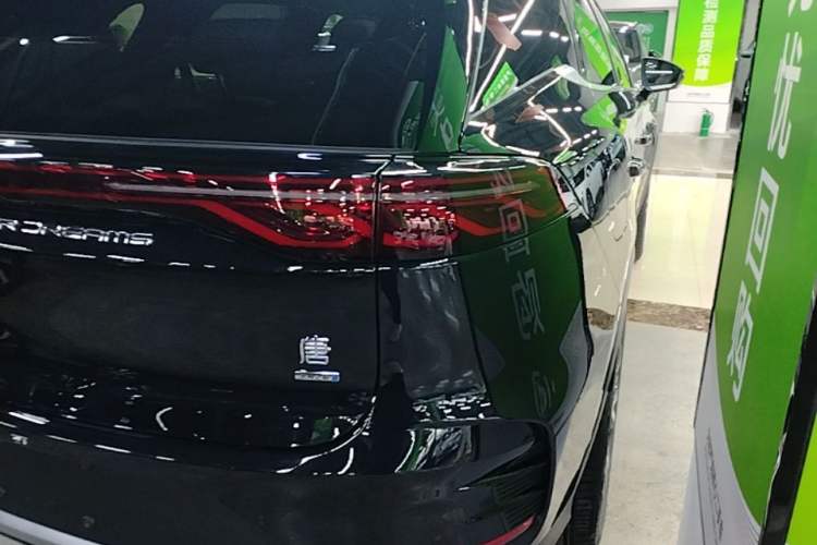 Used BYD Tang New Energy 2025 Intelligent Driving Version DM-i 115KM Flagship Edition Right Rear Taillight