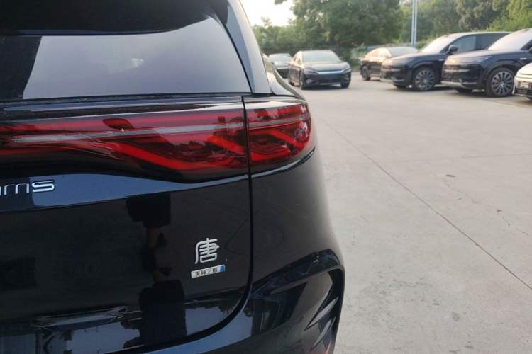 Used BYD Tang New Energy 2025 Intelligent Driving Version DM-i 115KM Flagship Edition Right Rear Taillight