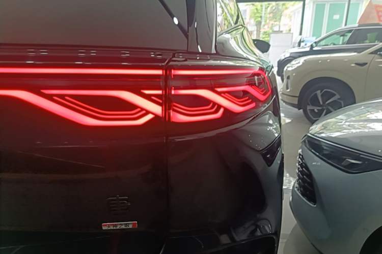 Used BYD Tang New Energy 2025 Model Smart Drive Version DM-i 175KM LiDAR Flagship Version Right Rear Taillight