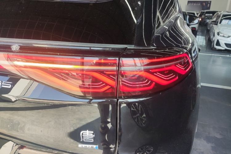 Used BYD Tang New Energy 2025 Intelligent Driving Version DM-i 115KM Prestige Edition Right Rear Taillight