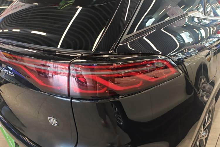 Used BYD Tang New Energy 2025 DM-i 115KM Prestige Model Right Rear Taillight