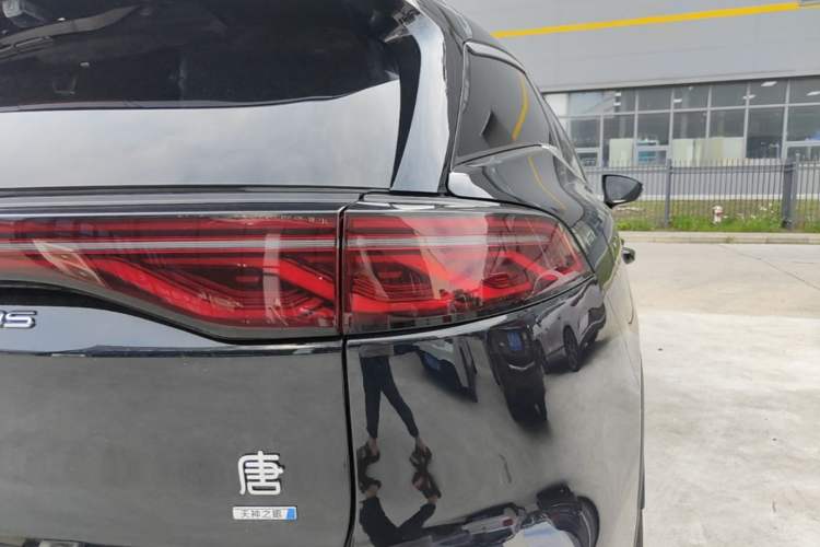 Used BYD Tang New Energy 2025 Intelligent Driving Version DM-i 115KM Flagship Edition Right Rear Taillight