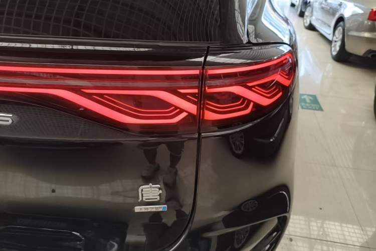 Used BYD Tang New Energy 2025 Intelligent Driving Version DM-i 115KM Prestige Edition Right Rear Taillight