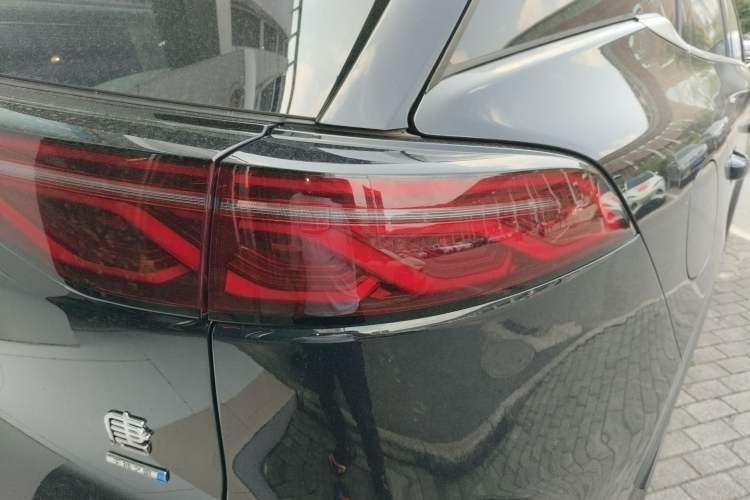 Used BYD Tang New Energy 2025 Intelligent Driving Version DM-i 115KM Flagship Edition Right Rear Taillight