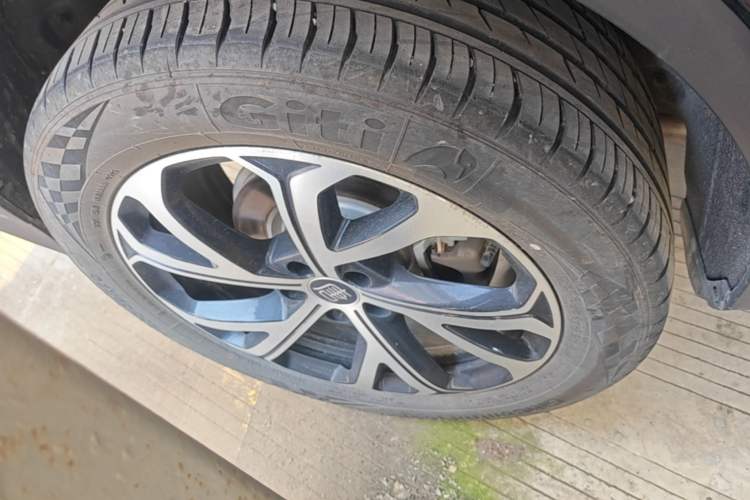 Used BYD Tang New Energy 2025 Intelligent Driving Version DM-i 115KM Flagship Edition Right Rear Wheel Hub