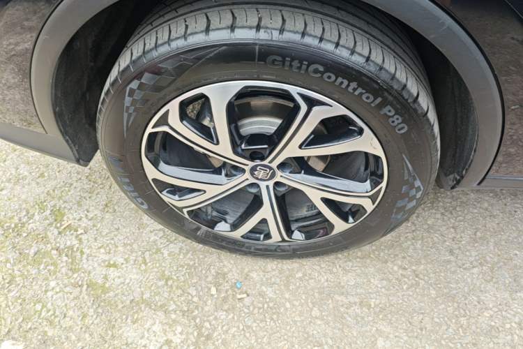 Used BYD Tang New Energy 2025 DM-i 115KM Prestige Model Right Rear Wheel Hub