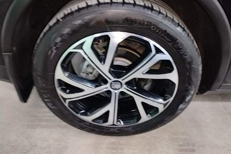 Used BYD Tang New Energy 2025 DM-i 115KM Prestige Model Right Rear Wheel Hub